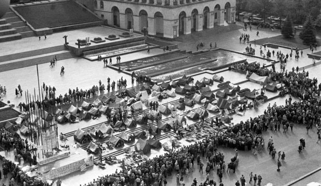 Image - The Revolution on Granite: strikers' tent city (Kyiv, October 1990).